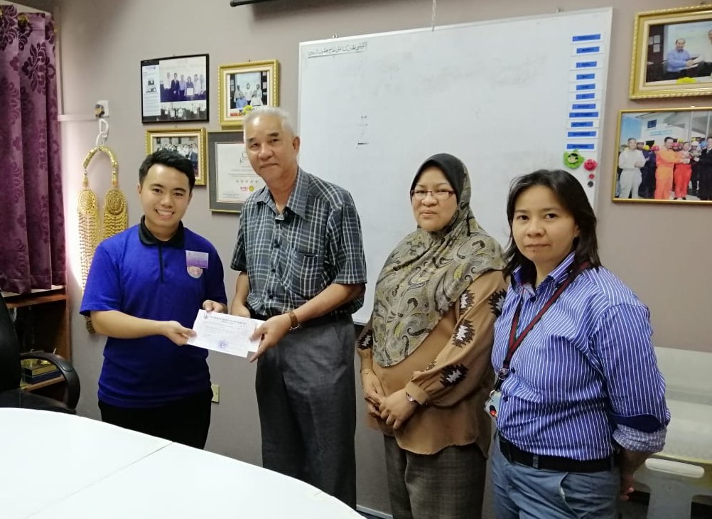 SHYT presenting a contribution to a community representative